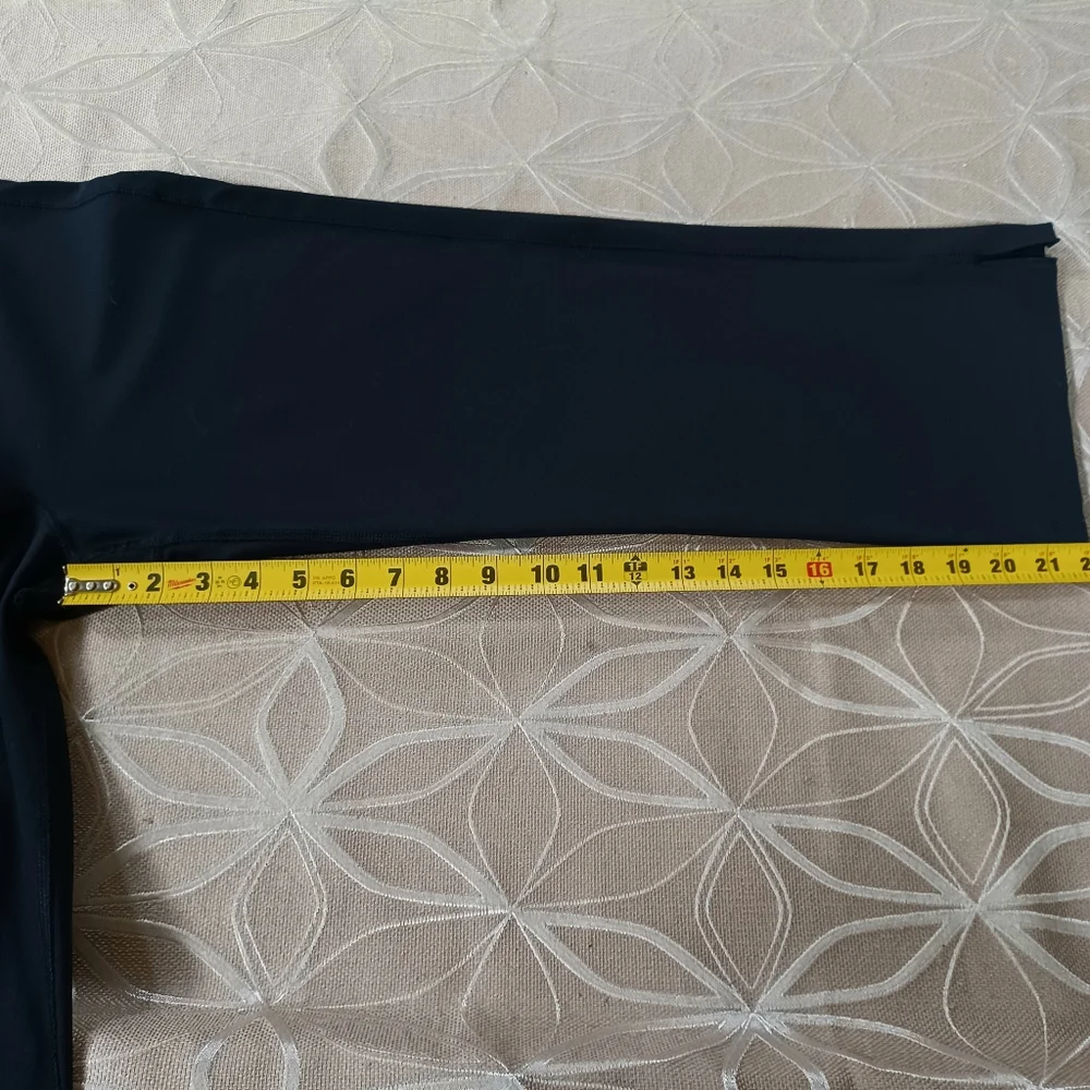 Nike Wide Leg Cropped Athletic Pants! - Picture 4 of 7